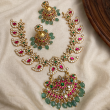 Load image into Gallery viewer, Lotus Pachi Jadau Traditional short Necklace set
