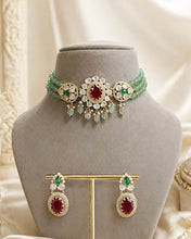 Load image into Gallery viewer, Moissanite Sunheri Kundan Doublet Choker necklace set
