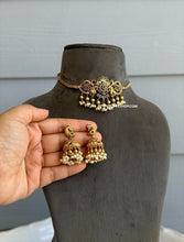 Load image into Gallery viewer, Multicolor Dainty Peacock kemp stone pearl choker necklace set
