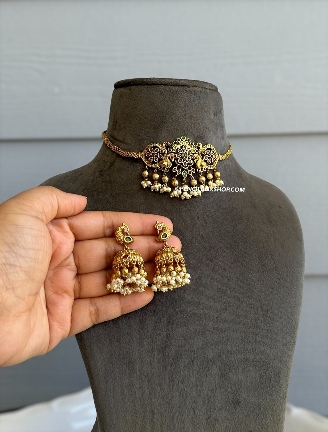 Multicolor Dainty Peacock kemp stone pearl choker necklace set
