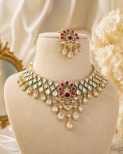 Load image into Gallery viewer, Moissanite Ruby green Statement Kundan necklace set with Maangtikka
