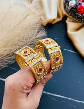 Load image into Gallery viewer, Set of 2 Bangles Rajwadi Amrapali Openable Stone gold finish
