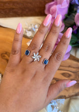 Load image into Gallery viewer, 2 finger Ring Rotating Flower Adjustable Size Solitaire Ring
