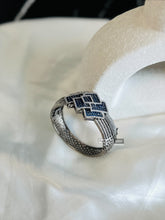 Load image into Gallery viewer, Victorian Openable Kada Premium Invisible Bracelet
