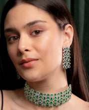 Load image into Gallery viewer, Solitaire Green Premium Choker Necklace set
