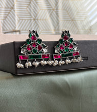 Load image into Gallery viewer, Pachi kundan German silver earrings
