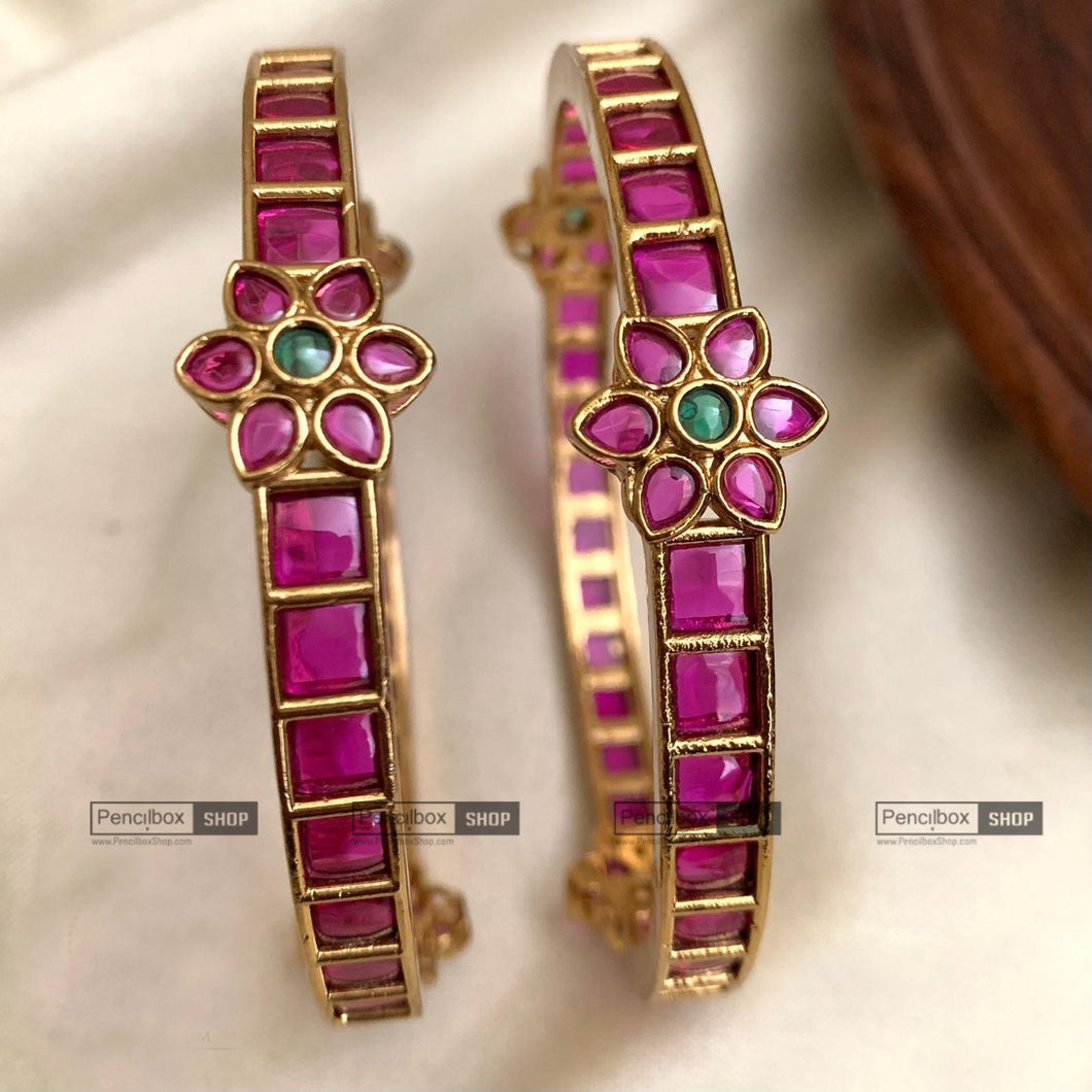 Kemp stone Ruby Green Non openable Bangle set