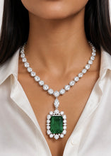 Load image into Gallery viewer, Emerald Green Solitaire Premium Necklace set
