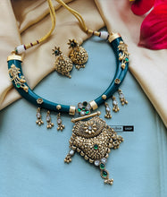 Load image into Gallery viewer, Golden green matte finish Statement hasli necklace set
