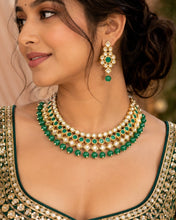 Load image into Gallery viewer, Green White Kundan back Meenakari Necklace set
