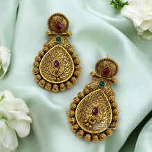 Load image into Gallery viewer, Golden Kundan Indian ethnic earrings
