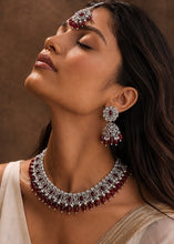 Load image into Gallery viewer, Anvi Red Silver Polki Necklace Set with Maangtikka
