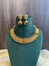Load image into Gallery viewer, Lakshmi ji Golden Solid golden Necklace set with maangtikka
