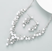 Load image into Gallery viewer, Golden Pearl Flower women necklace set  IDW
