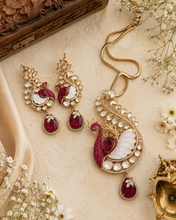 Load image into Gallery viewer, Peacock Tayani Mop Pendant Necklace set
