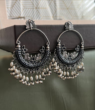 Load image into Gallery viewer, Peacock Big Statement Pearl German silver earrings
