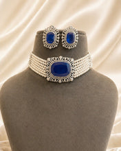 Load image into Gallery viewer, Kareena Inspired Doublet Emerald Pearl Solitaire Choker Necklace set
