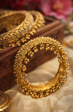 Load image into Gallery viewer, Rajwadi Gold Looking Hanging Beads Openable Bangle
