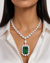 Load image into Gallery viewer, Emerald Green Solitaire Premium Necklace set
