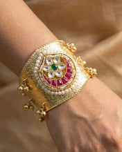 Load image into Gallery viewer, Golden Pachi Kundan silver Lookalike German silver Cuff Kada
