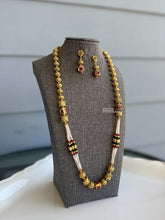 Load image into Gallery viewer, Ruby green Pearl Simple Matar Mala temple necklace set
