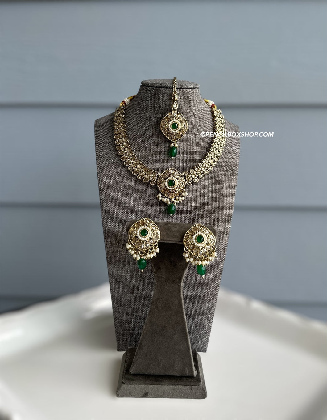 Chahat green Kundan Polki Necklace Set with Maangtikka