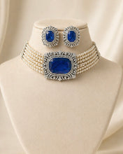 Load image into Gallery viewer, Kareena Inspired Doublet Emerald Pearl Solitaire Choker Necklace set
