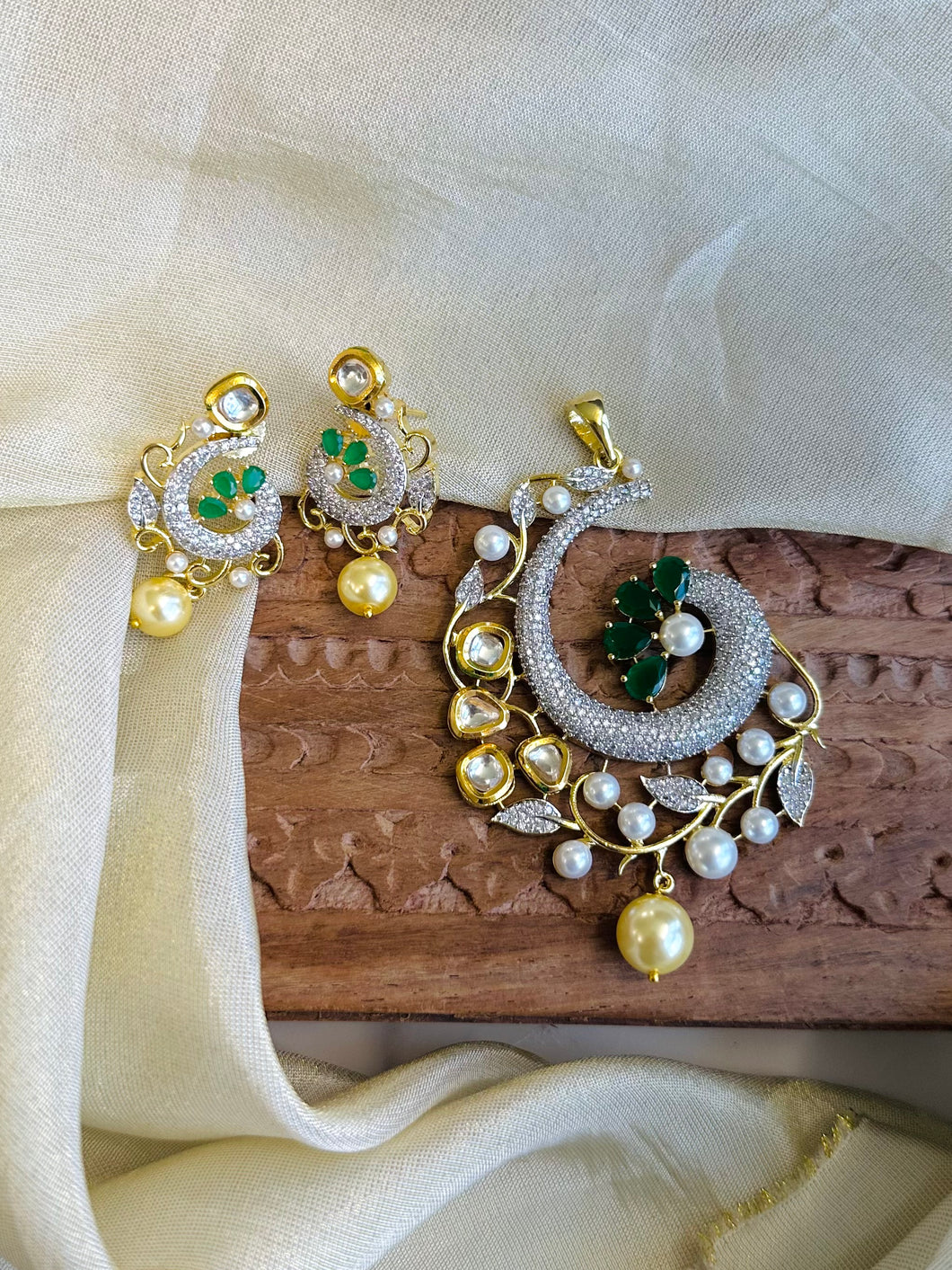 American diamond Golden pearl kundan Pendant pendant set