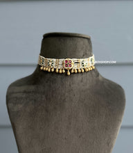 Load image into Gallery viewer, Vanya Multicolor Pearl kemp stone Simple dainty choker necklace set
