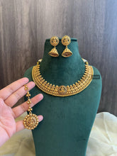 Load image into Gallery viewer, Lakshmi ji Golden Solid golden Necklace set with maangtikka
