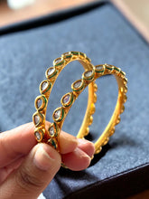 Load image into Gallery viewer, Dabi Kundan Tear Drop Shape pair of bangle set
