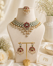 Load image into Gallery viewer, Moissanite Ruby green Statement Kundan necklace set with Maangtikka
