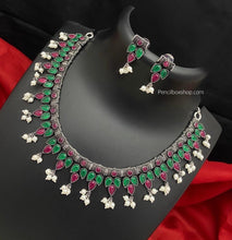Load image into Gallery viewer, Dainty German silver stone pearl sleek necklace set
