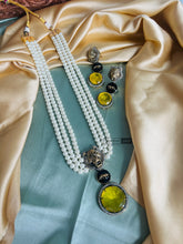 Load image into Gallery viewer, Jaguar long Pearl doublet stone antique necklace set
