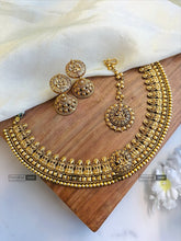 Load image into Gallery viewer, Lakshmi ji Golden Solid golden Necklace set with maangtikka
