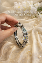 Load image into Gallery viewer, German Silver Painted Enamel Silver Single Openable Bangle
