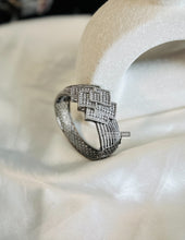 Load image into Gallery viewer, Victorian Openable Kada Premium Invisible Bracelet
