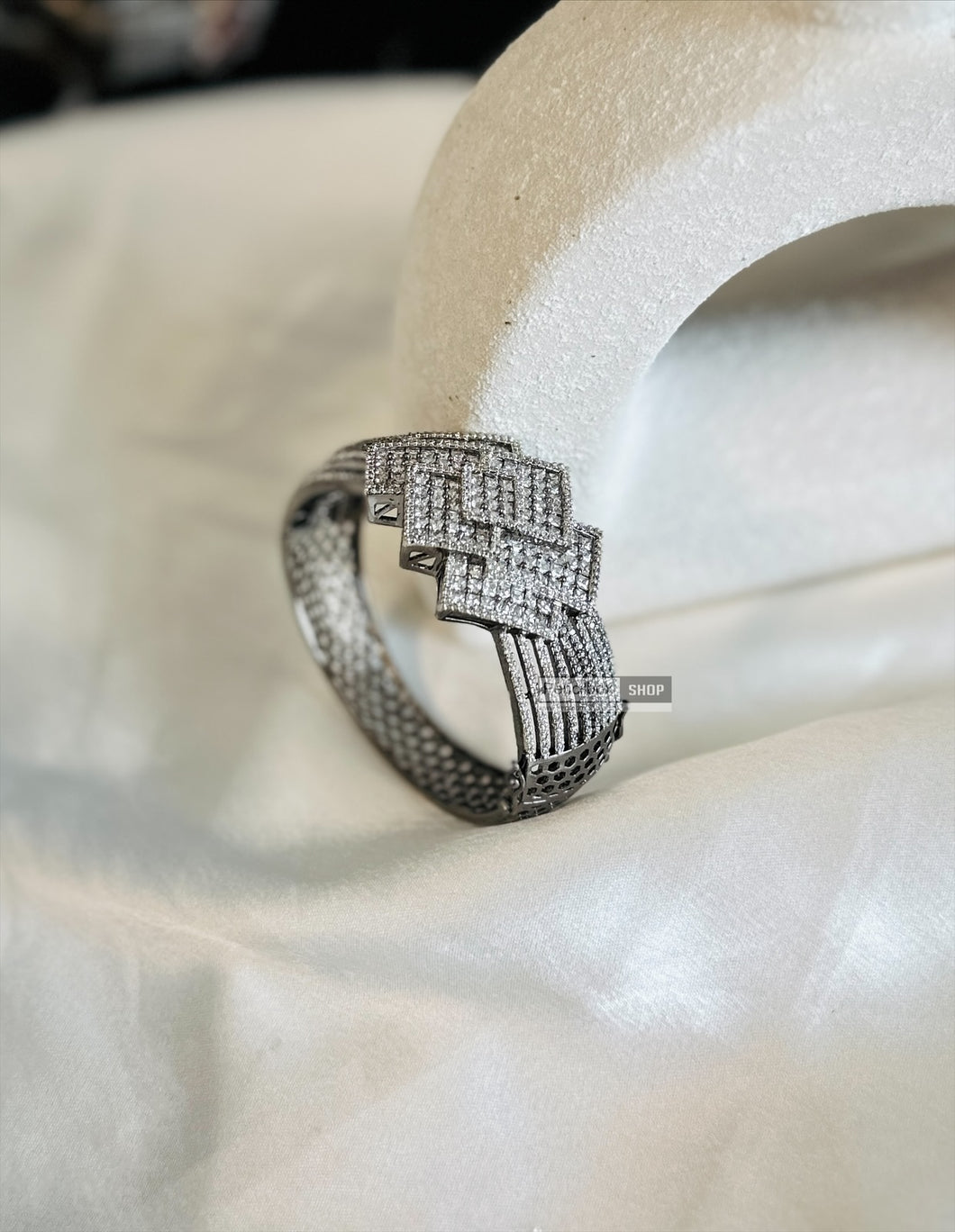 Victorian Openable Kada Premium Invisible Bracelet