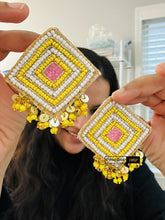 Load image into Gallery viewer, Handmade Square pearl beaded Earrings
