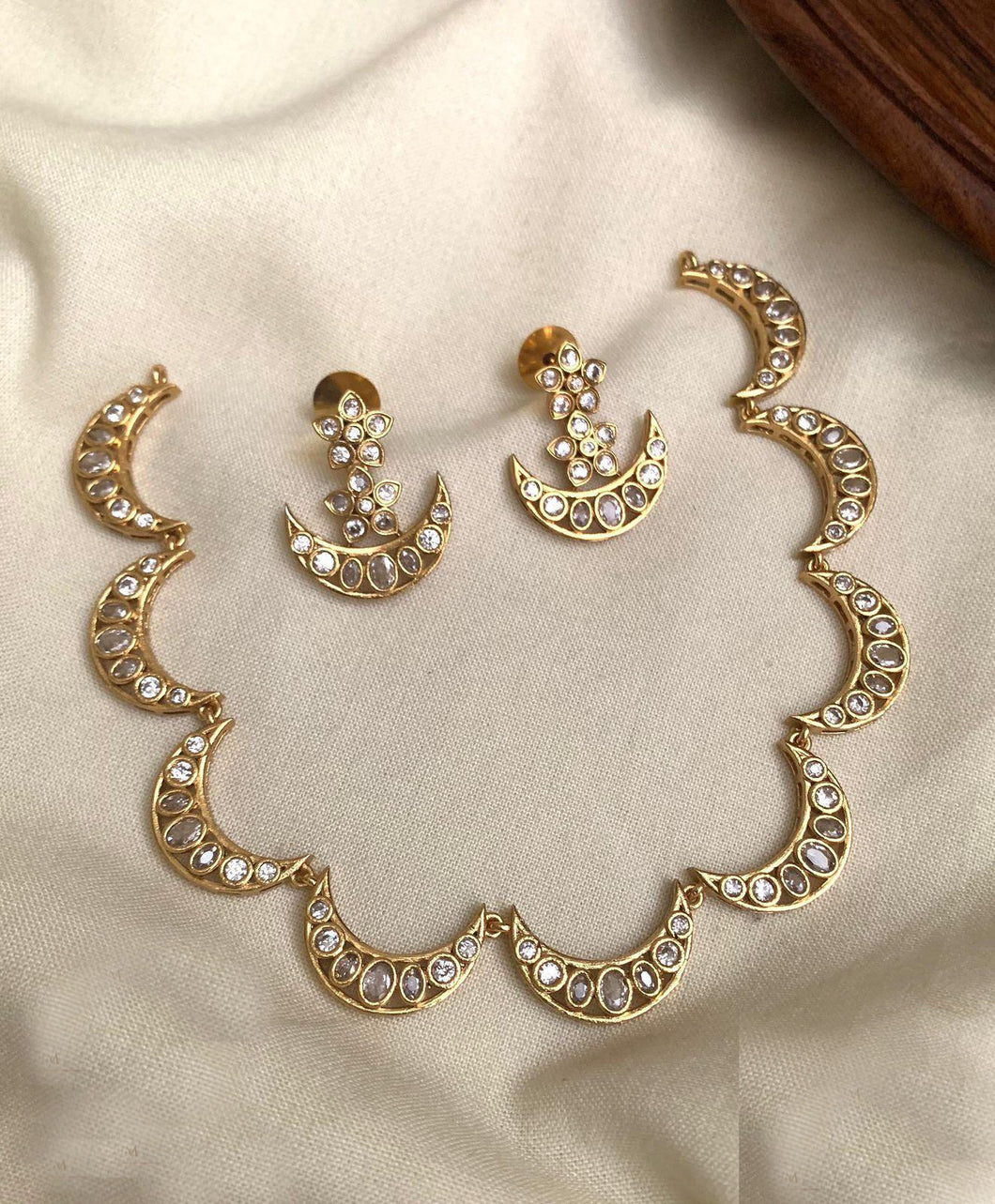 Dainty White Premium Golden Necklace set