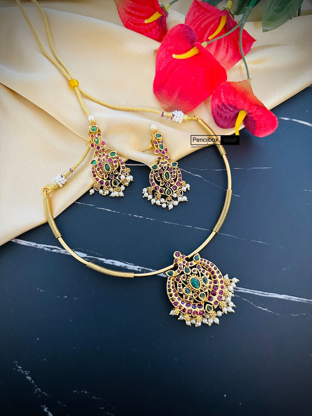 Multicolor Kemp Stone Hasli Temple jewelry Necklace set