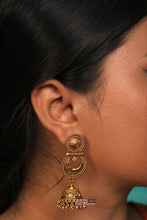 Load image into Gallery viewer, Golden Dainty Ethnic Jhumka Earrings
