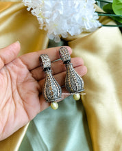 Load image into Gallery viewer, American Diamond Victorian Champagne Invisible Jhumka earrings
