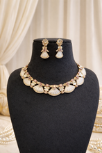 Load image into Gallery viewer, Pink Mother of Pearl Kundan silver Foiled Kundan Pearl Necklace set
