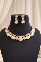 Load image into Gallery viewer, Pink Mother of Pearl Kundan silver Foiled Kundan Pearl Necklace set
