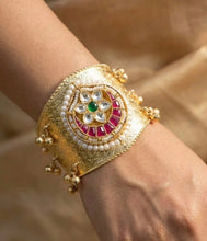 Load image into Gallery viewer, Golden Pachi Kundan silver Lookalike German silver Cuff Kada
