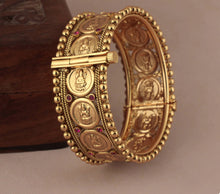 Load image into Gallery viewer, Rajwadi Coin Lakshmi ji Kemp Stone Ruby Openable Kada Pair

