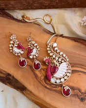 Load image into Gallery viewer, Peacock Tayani Mop Pendant Necklace set
