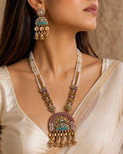 Load image into Gallery viewer, Rajwadi Pearl Ghungroo Long Mala Kemp stone Golden necklace set
