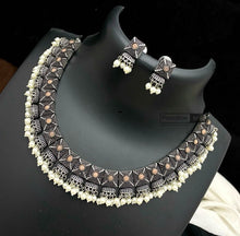 Load image into Gallery viewer, German silver stone simple pearl sleek necklace set
